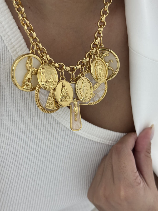 Colar Ajustável Elo Português Dourado de Nove Medalhas Católico