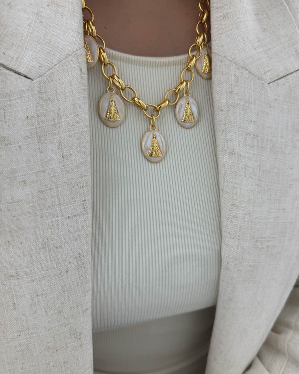 Colar Dourado com 5 Medalhas de Nossa Senhora Aparecida em Madrepérola