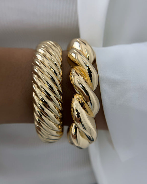 Kit de Maxi Braceletes Dourados CJ22153